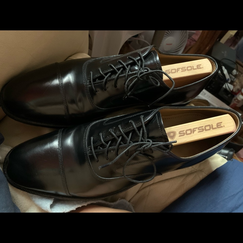 Johnston Murphy cap toes size 10.5 D beautiful condition